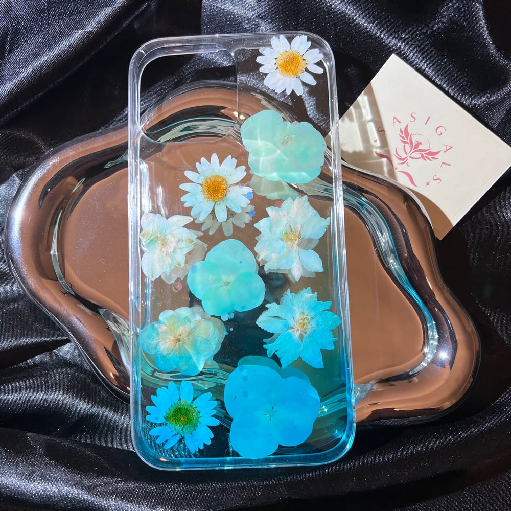 Image of Lake Green Pressed Flowers Resin Phone Case For All Brand 