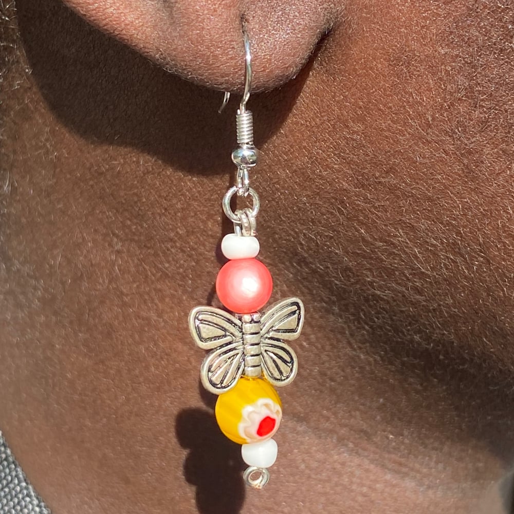 Image of daisy butterfly earrings 