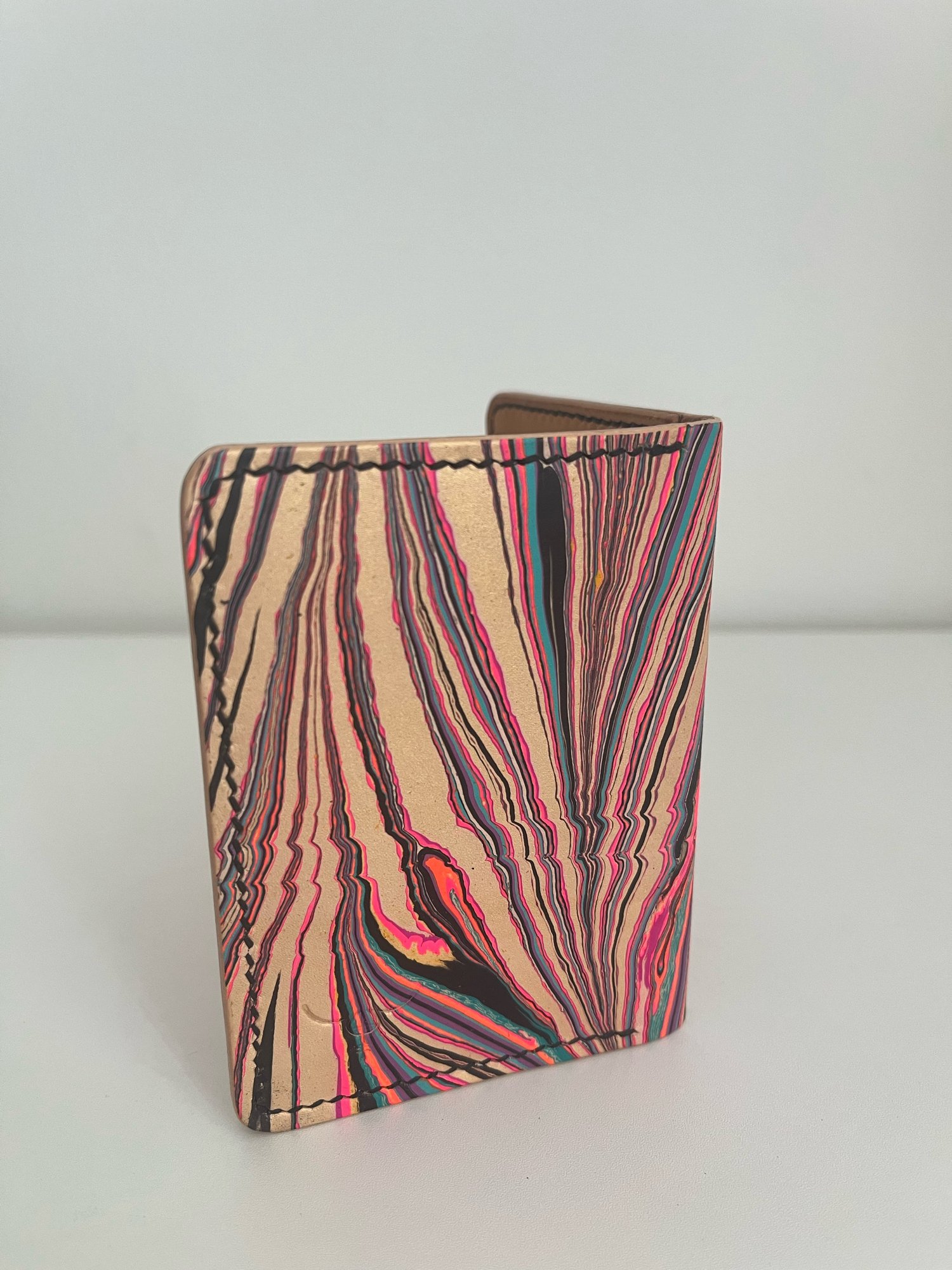Image of Gold/Black Marbled Vertical Cardholder 