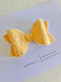yellow lace bow 