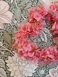 Image 2 of Couronne hortensia rose et gypsophile rose 