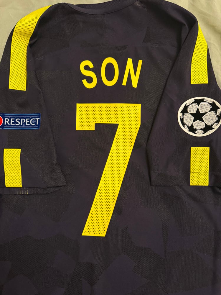 Image of PRE ORDER BUNDLE: 7x Tottenham Hotspur shirts + patches (XL)