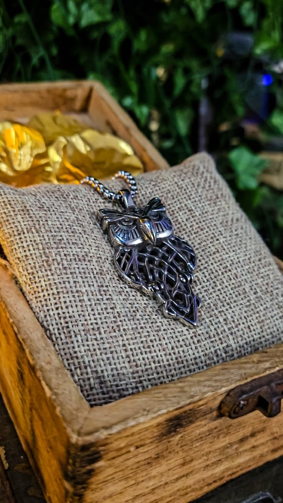 πThe Armored Kingdom Owl of the Realm Necklace