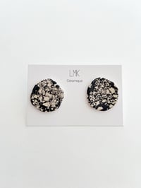 Paire de boucles d'oreilles céramique GALA marbré noir