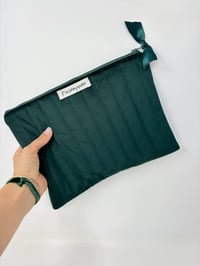 Image 2 of Pochette grand format LA SPACIEUSE Velours vert sapin