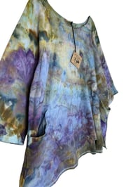 Image 6 of XL Cotton Woven Forager Top in Earthy Watercolor Ice Dye