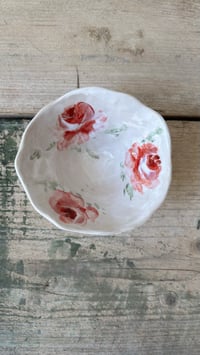 Image 2 of Roses small fluted dish