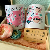 Image 1 of Mug Mew pokemon.Vendu à l'unité ou à intégrer dans un lot de 3 (36€ les 3)