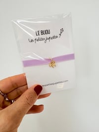 Image 1 of Bracelet ENFANT ruban velours élastique et breloque noeud