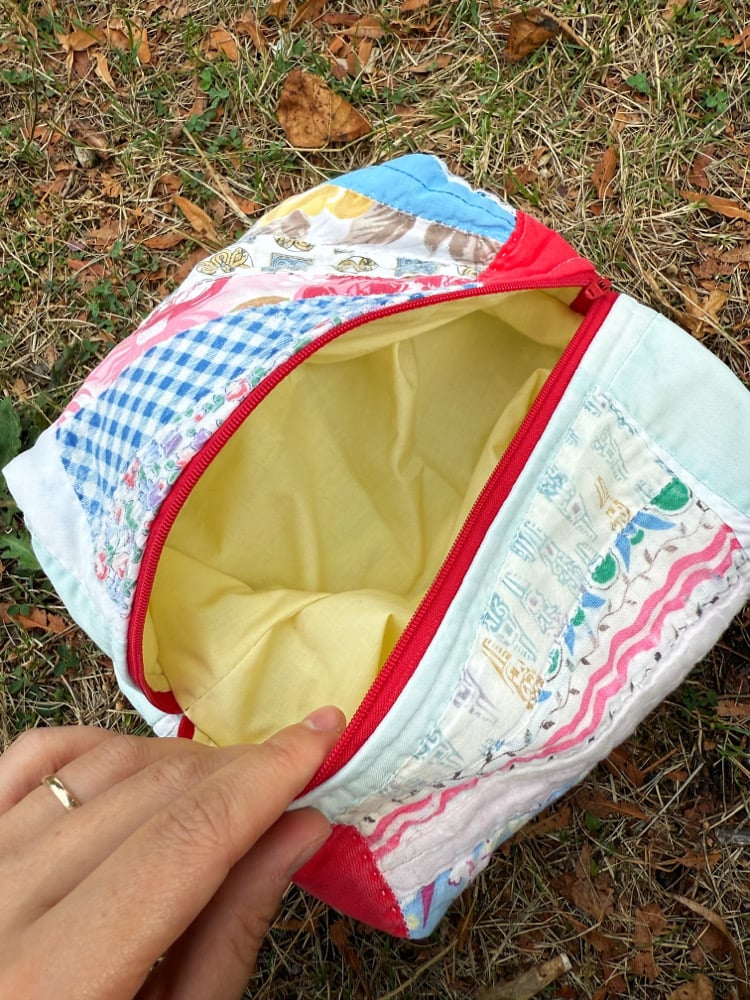 Image of Medium Zipper Pouch — 04