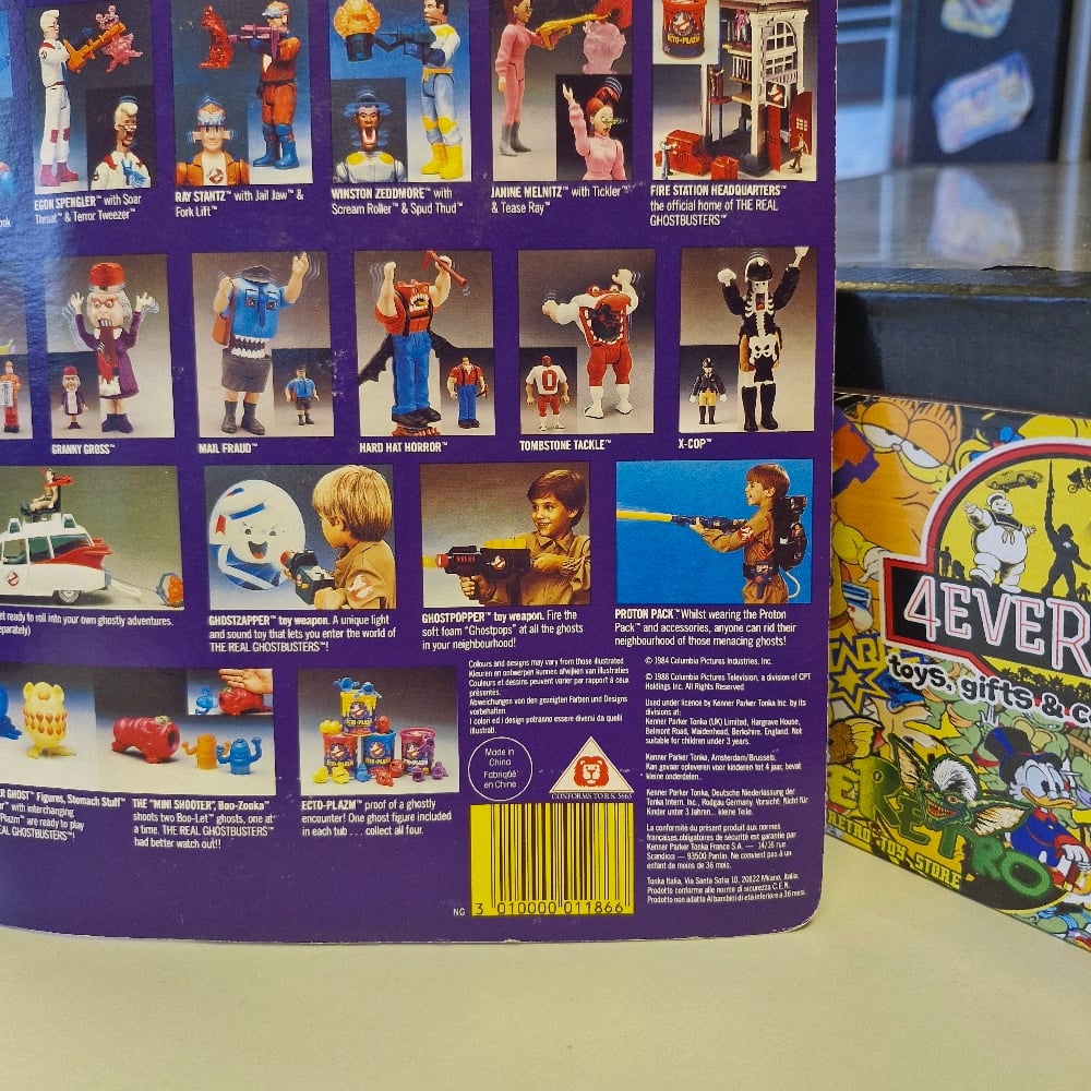 Image of Kenner The Real Ghostbusters Fright Features Winston Zeddemore & Scream Roller Ghost (Carded)