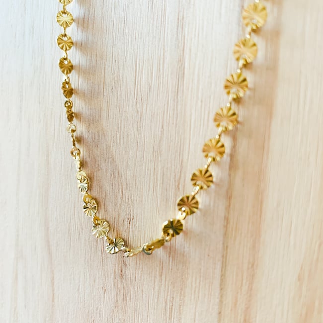 LOUISON | Collier maille pastilles martelées en acier inoxydable doré