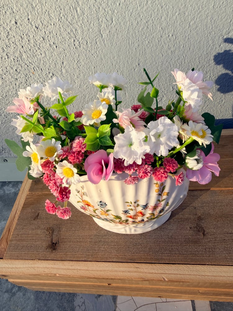 Image of Aynsley Shell Vase 