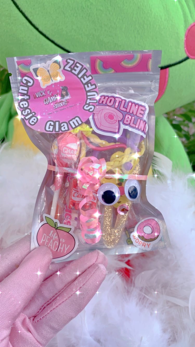Image of  👀Cutesie Glam Wiggly Stuffed Bagz