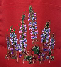 Image 3 of Papillons and Flowers Apron (red)
