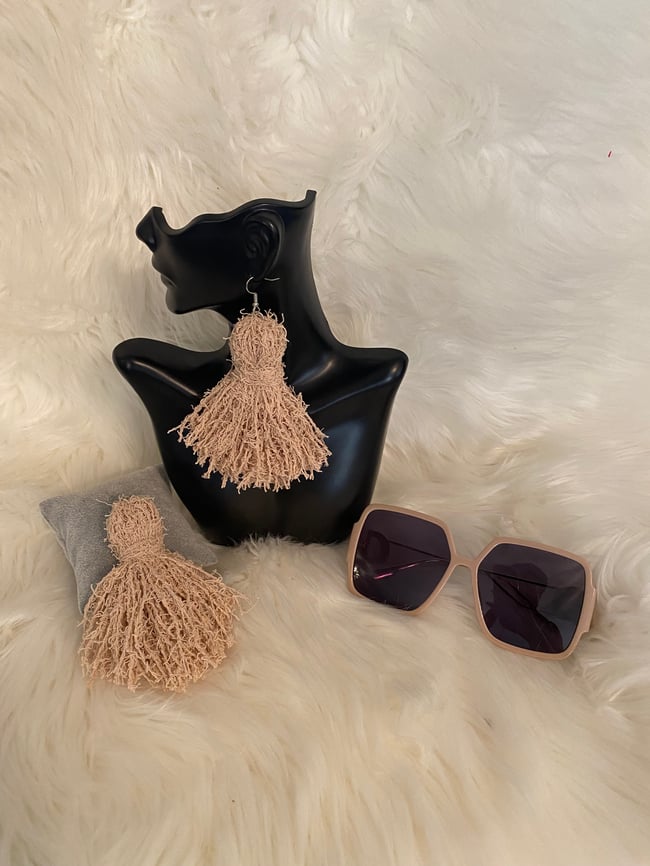 Pair them up short tassel/sunglasses set 