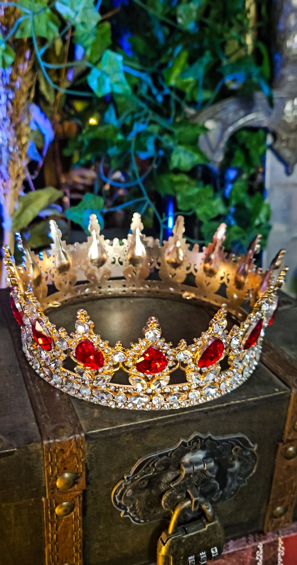 👑The Armored Kingdom Ruby Red Queens Crown (Gold)