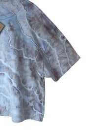 Image 3 of 3XL Crop Tee in Muted Sandstone Geode Ice Dye