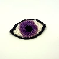 Image 1 of Broche Clairvoyance - Oeil violet