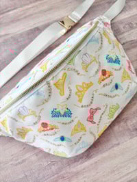 Image 3 of tiara time XL belt bag