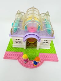 Image 3 of Ensemble bracelet et Polly Pocket Le magasin de robes de mariées