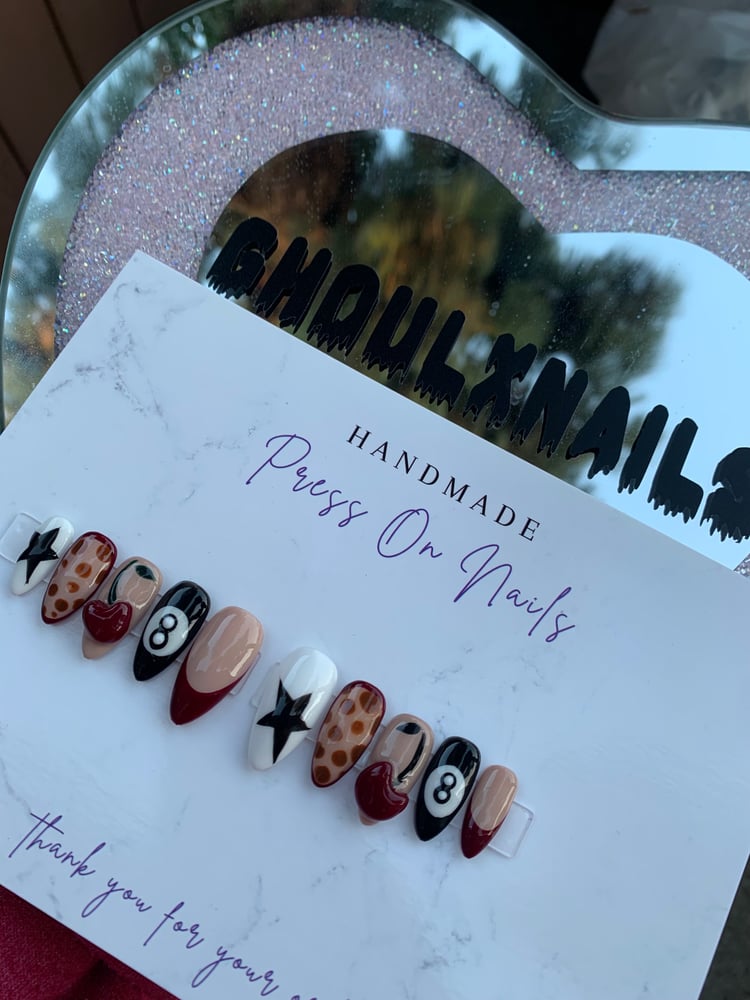 Image of 8 Ball Nails 