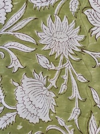 Image 4 of Namaste fabric fleurs grimpantes ( vert) 