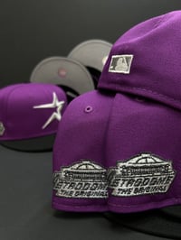 Image 3 of New Era 59Fifty Cozy “Phantom “