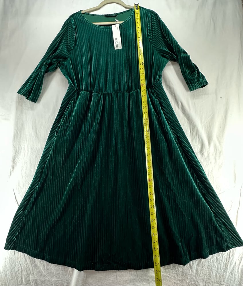 Bloomchic Green Velvet Ribbed Dress Size 14-16 - Free Shipping | FranchiseShop Bloomchic Green Velvet Ribbed Dress Size 14-16 - Free Shipping | FranchiseShop