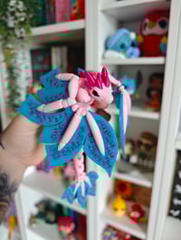 Image 3 of dragón rosa y aguamarina 