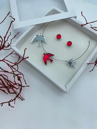 Image 2 of Stříbrny X Červený Zrcadlový Náhrdelník Ptáčci