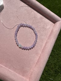 Image 4 of Lavender Amethyst bracelet with cat 紫晶猫头手链