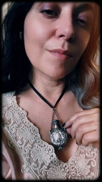 Image 9 of Incroyable fiole à senteurs, de la fin du XIXème siècle, style rocaille, plaqué argent.