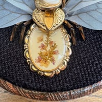 Image 2 of Jewellery bee  (e, 2x2.5 inches) 