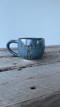 Books & coffee Hank Blue Jeans