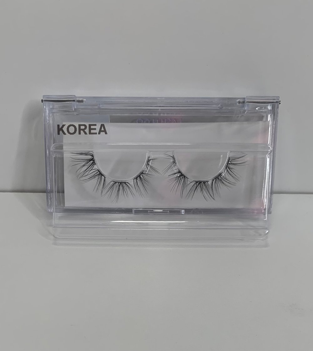 Image of Korea- Spikey Wispy Lash Cluster