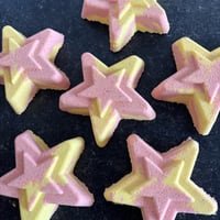 Image 4 of 'Rhubarb & Custard' Bath Bombs