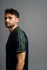 Image 3 of Geansaí Peile