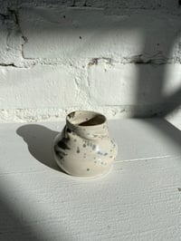Image 1 of Sam Hewitt / Mini Vase (white/black splatter)	
