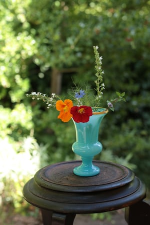 Image of Kleine Vase, Glas, Türkisblau mit Goldrand