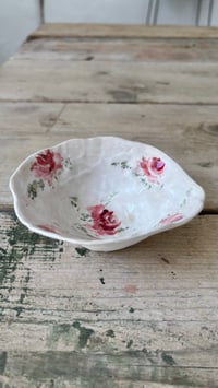 Image 4 of Roses small frilly dish