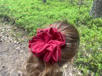 Image 10 of SCRUNCHIE OVERSIZED + STANDARD WINE