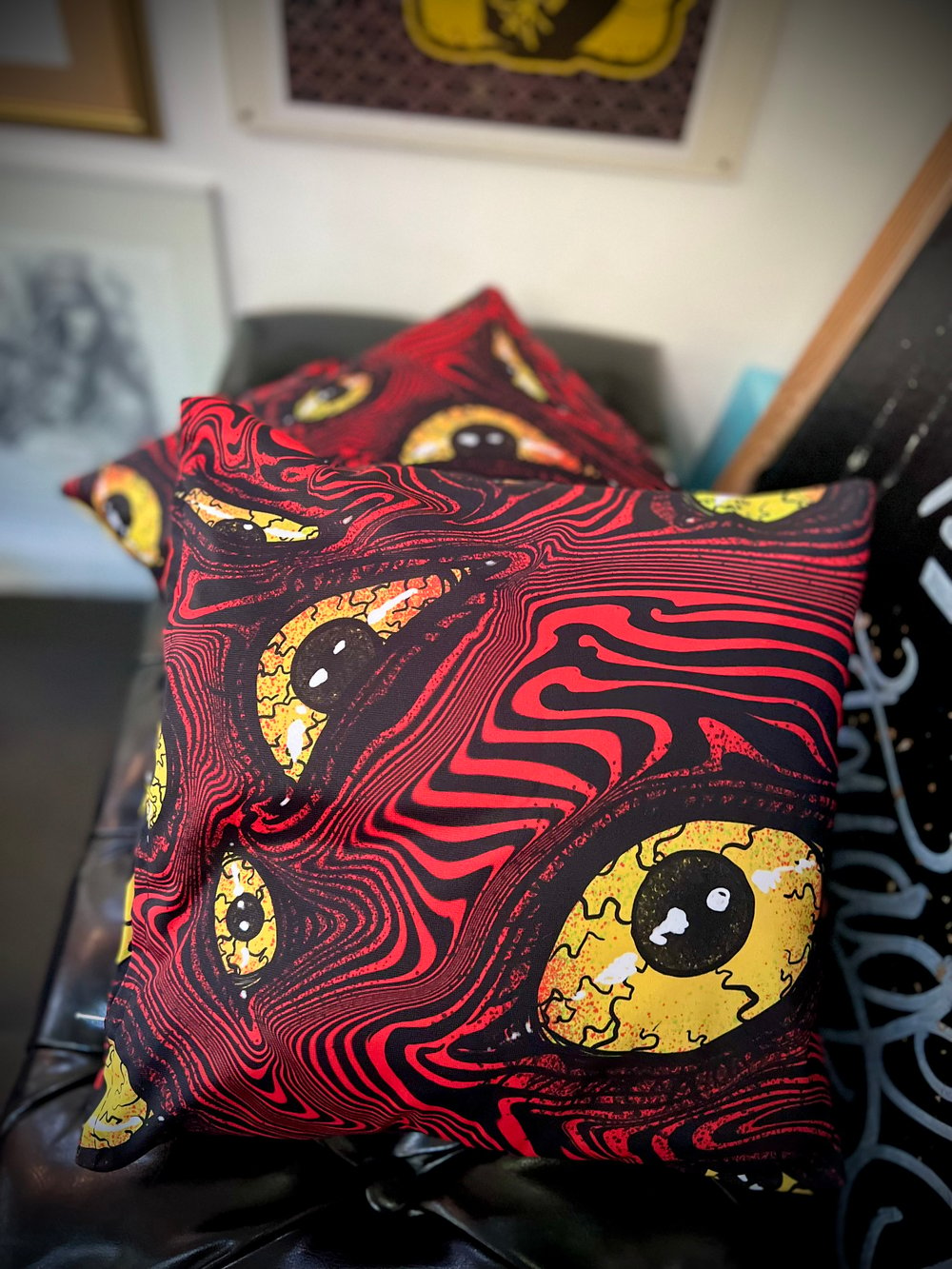 DEMONEYES CUSHION