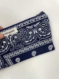 Image 3 of *EN STOCK* Ensemble Pochette passeports, pochette transparente bracelet bandana marine
