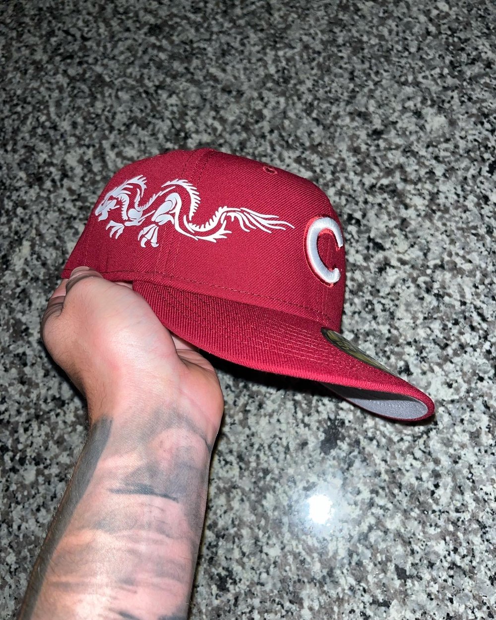 Image of BURGUNDY CHICAGO CUBS CUSTOM FITTED