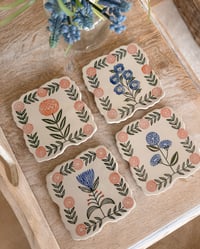 Set of 4 scallop coasters 