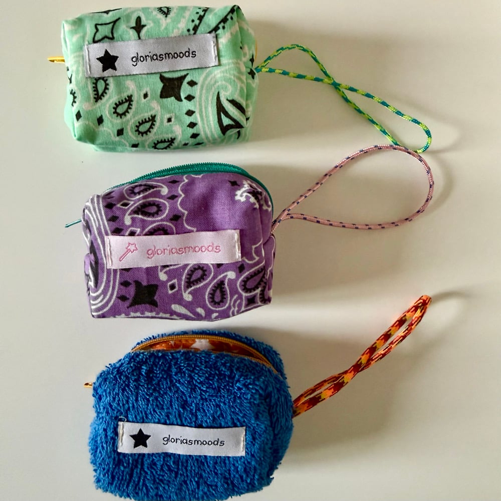 Image of MICRO TROUSSE SPUGNA CON LOOP