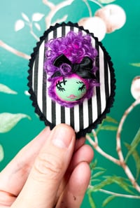 Image 1 of MAGNET SPOOKY ZOMBIE VIOLET 
