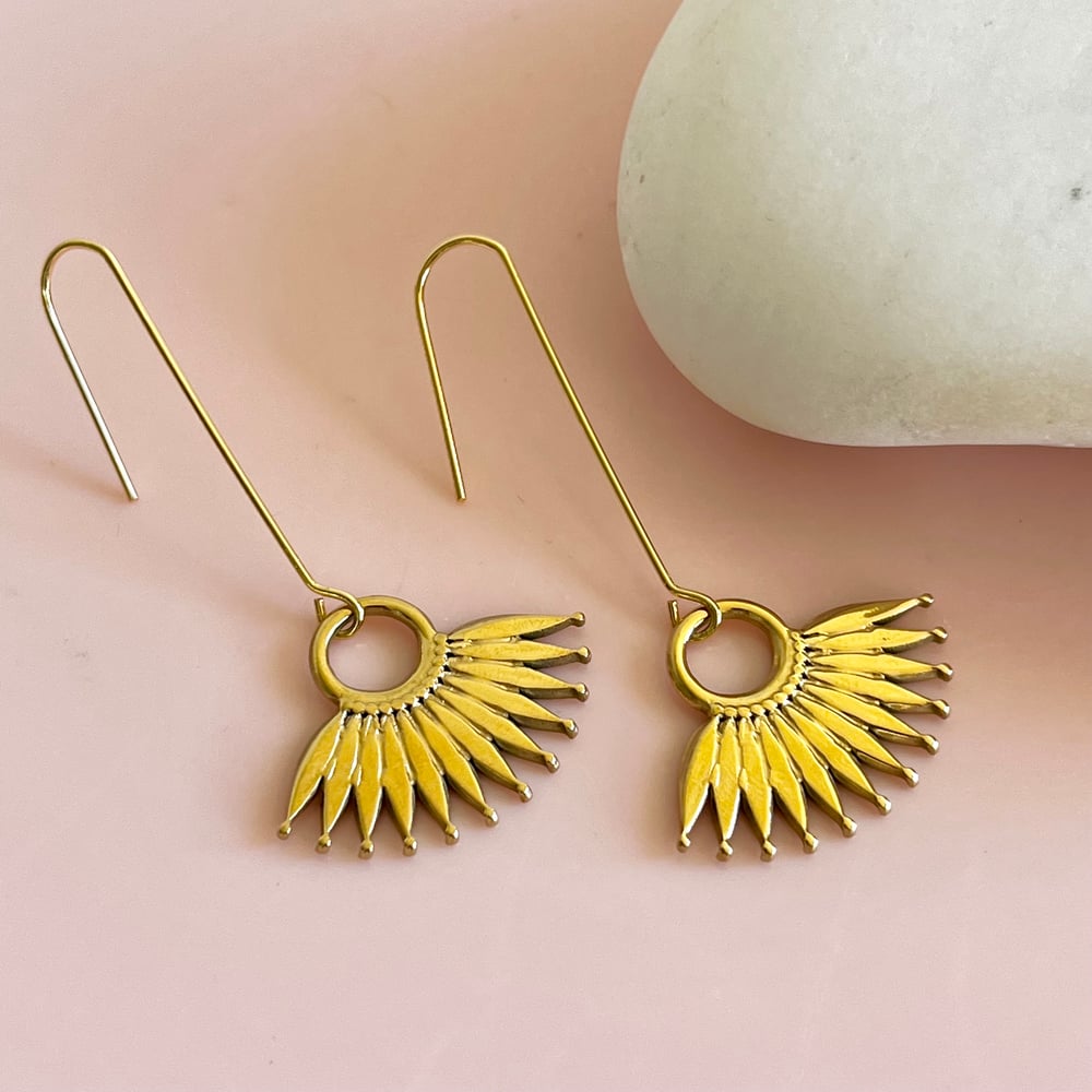 Image of Part Flower Fan Drops in Gold