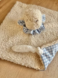 Image 2 of DOUDOU MOUTON TISSU VICHY 